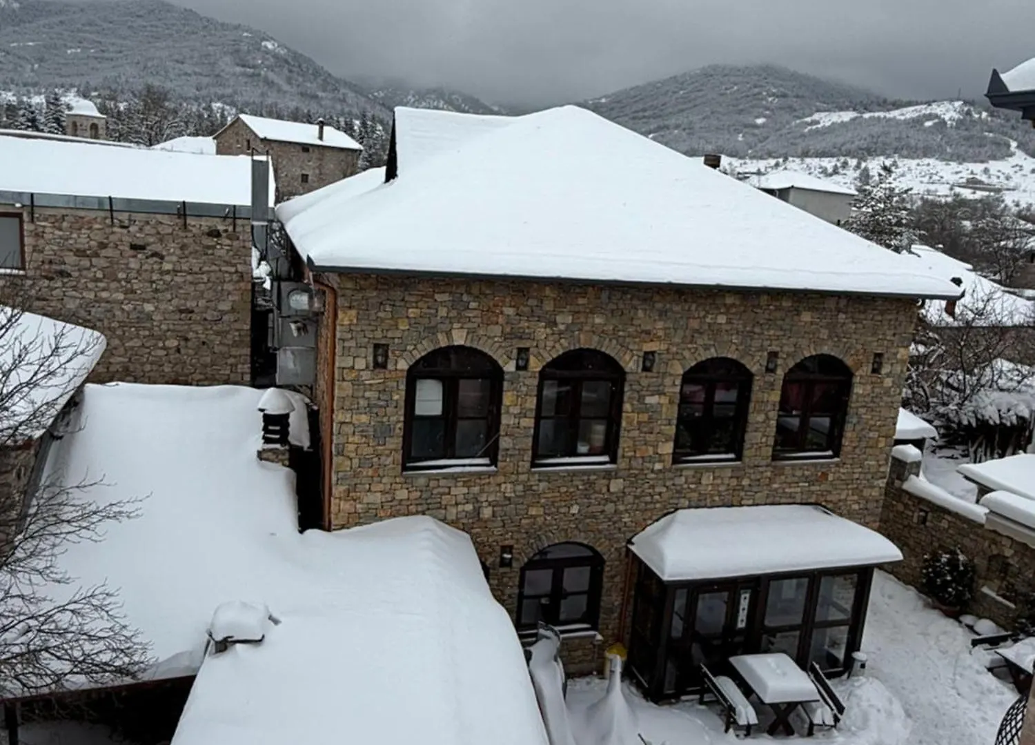 Hotel Ambassador Μοσχόπολη 4*,